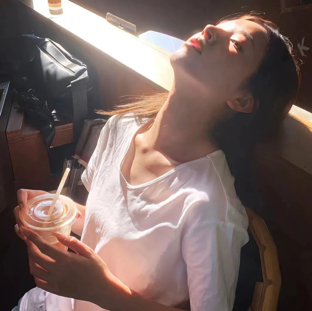 黑色大丽花